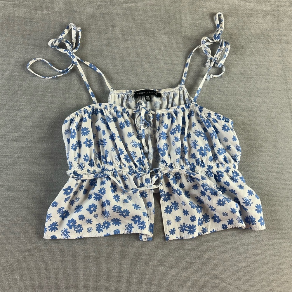 PacSun Blue and White Floral Crop Top
